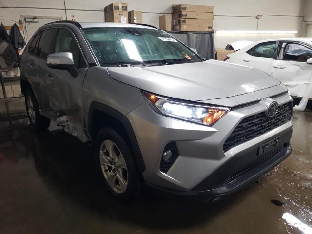 2T3P1RFV5KC027472 - 2019 TOYOTA RAV4 XLE SILVER photo 4