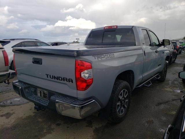 5TFUY5F10JX769839 - 2018 TOYOTA TUNDRA DOUBLE CAB SR/SR5 GRAY photo 3