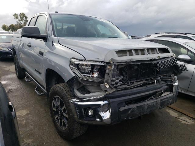 5TFUY5F10JX769839 - 2018 TOYOTA TUNDRA DOUBLE CAB SR/SR5 GRAY photo 4