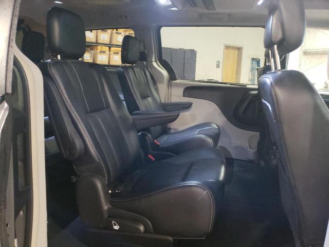 2C4RC1CG3GR247140 - 2016 CHRYSLER TOWN & COU TOURING L SILVER photo 11