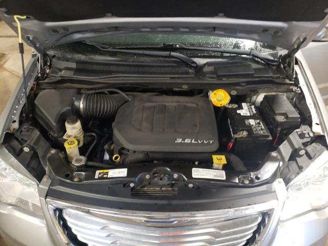 2C4RC1CG3GR247140 - 2016 CHRYSLER TOWN & COU TOURING L SILVER photo 12