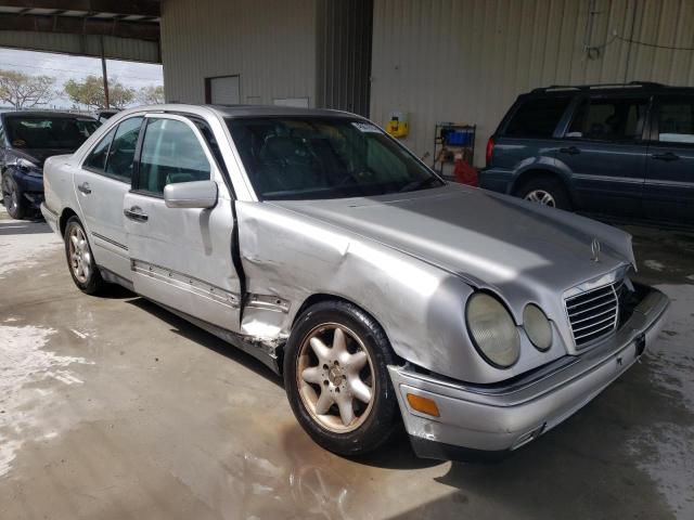 WDBJF55F6VA347071 - 1997 MERCEDES-BENZ E 320 SILVER photo 4