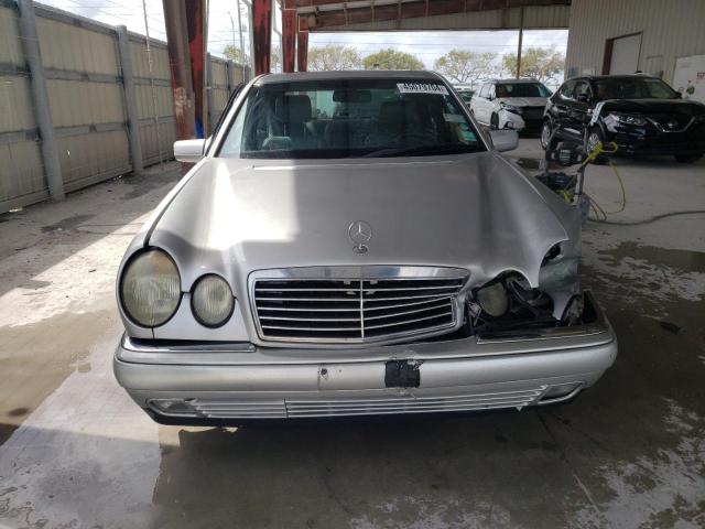 WDBJF55F6VA347071 - 1997 MERCEDES-BENZ E 320 SILVER photo 5