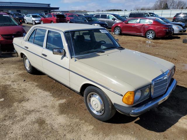 WDB12313012285625 - 1982 MERCEDES-BENZ 300 D BEIGE photo 4