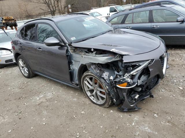 ZASFAKNN6J7B63307 - 2018 ALFA ROMEO STELVIO TI SPORT GRAY photo 4