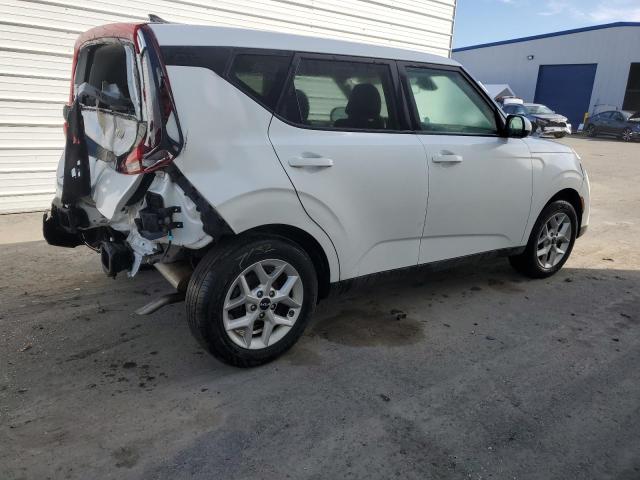 KNDJ23AU6N7159377 - 2022 KIA SOUL LX WHITE photo 3