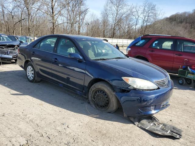 4T1BE30K15U043304 - 2005 TOYOTA CAMRY LE BLUE photo 4