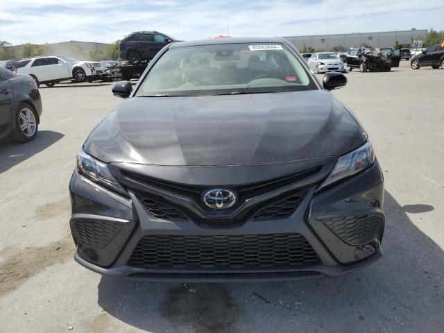 4T1G11AKXRU203772 - 2024 TOYOTA CAMRY SE NIGHT SHADE BLACK photo 5