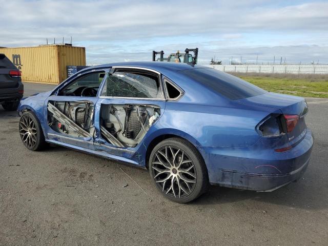 1VWDT7A33HC015268 - 2017 VOLKSWAGEN PASSAT R-LINE Blau Foto 2