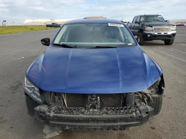 1VWDT7A33HC015268 - 2017 VOLKSWAGEN PASSAT R-LINE Blau Foto 5