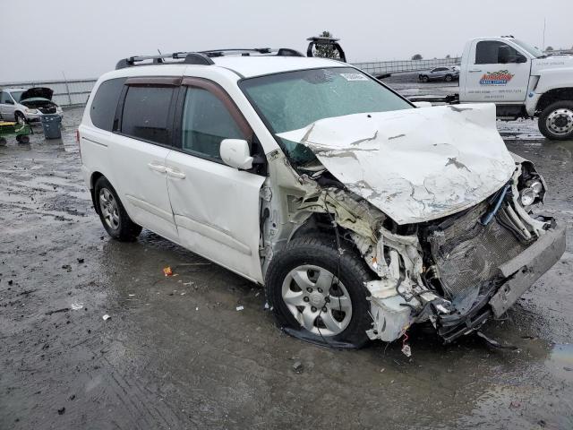 KNDMB133786248441 - 2008 KIA SEDONA WHITE photo 4