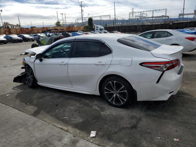 4T1B11HK7JU569693 - 2018 TOYOTA CAMRY L WHITE photo 2