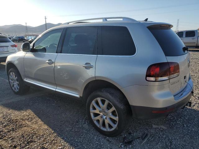 WVGBE77LX9D023323 - 2009 VOLKSWAGEN TOUAREG 2 V6 SILVER photo 2