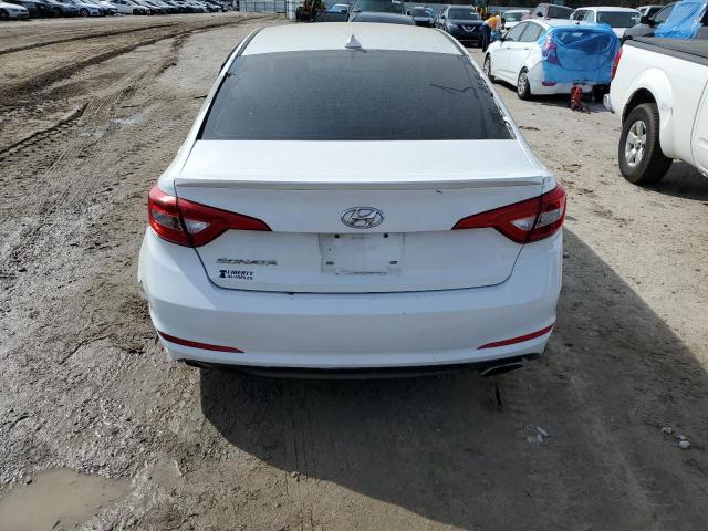 5NPE24AF0FH152253 - 2015 HYUNDAI SONATA SE WHITE photo 6