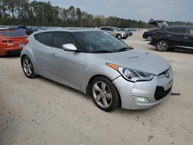 KMHTC6AD4EU216826 - 2014 HYUNDAI VELOSTER SILVER photo 4