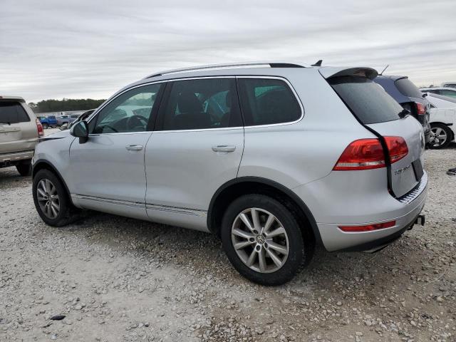 WVGEF9BP6ED006965 - 2014 VOLKSWAGEN TOUAREG V6 SILVER photo 2