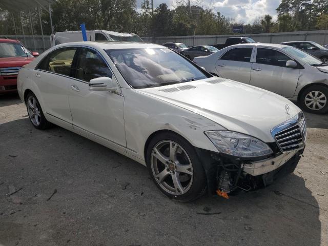 WDDNG7DB7DA529537 - 2013 MERCEDES-BENZ S 550 WHITE photo 4