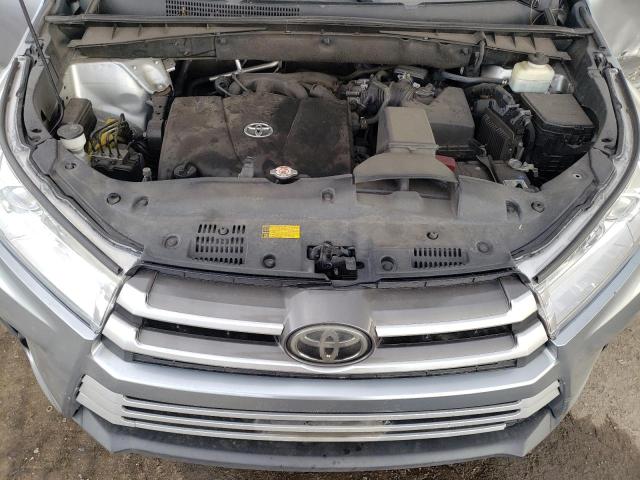 5TDBZRFH3JS843446 - 2018 TOYOTA HIGHLANDER LE SILVER photo 12