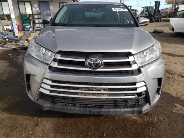 5TDBZRFH3JS843446 - 2018 TOYOTA HIGHLANDER LE SILVER photo 5