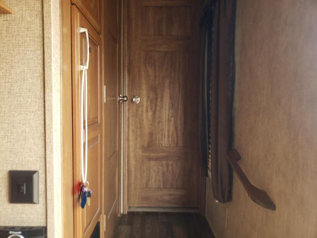 4YDF31021F4701962 - 2015 KEYSTONE MONTANA WHITE photo 5