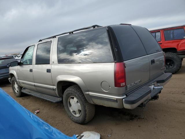 1GKFK16R2XJ785842 - 1999 GMC SUBURBAN K1500 GRAY photo 2