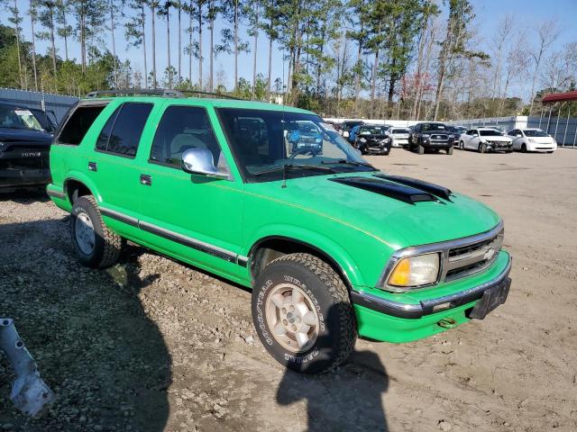 1GNDT13WXV2229318 - 1997 CHEVROLET BLAZER GREEN photo 4