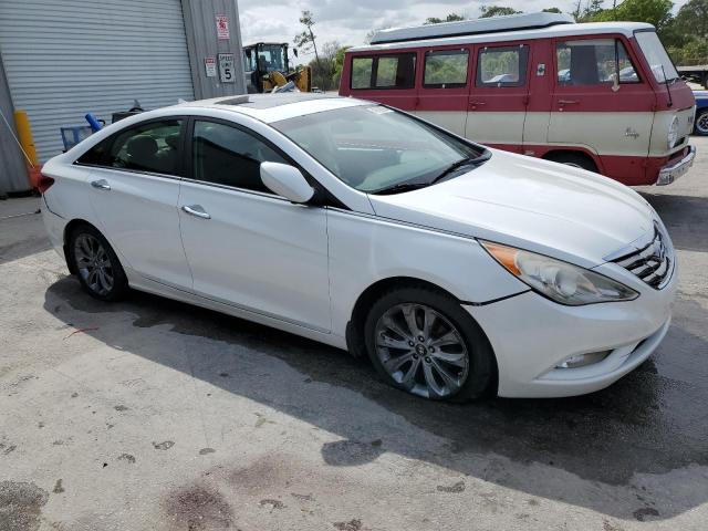 5NPEC4AB2BH318101 - 2011 HYUNDAI SONATA SE WHITE photo 4