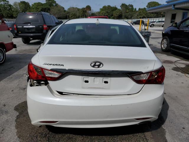 5NPEC4AB2BH318101 - 2011 HYUNDAI SONATA SE WHITE photo 6