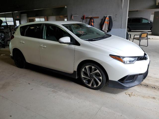 JTNKARJE7JJ573487 - 2018 TOYOTA COROLLA IM WHITE photo 4