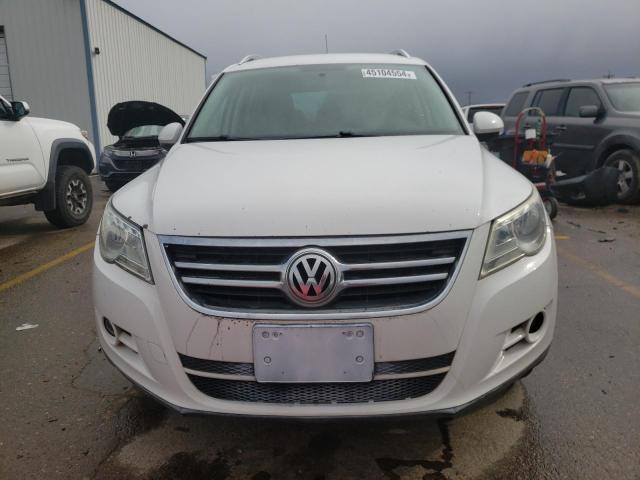 WVGAV7AX0AW537696 - 2010 VOLKSWAGEN TIGUAN S WHITE photo 5