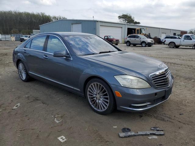 WDDNG8GB7AA360780 - 2010 MERCEDES-BENZ S 550 4MATIC GRAY photo 4