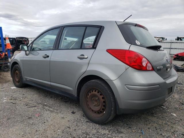 3N1BC13E28L356061 - 2008 NISSAN VERSA S GRAY photo 2