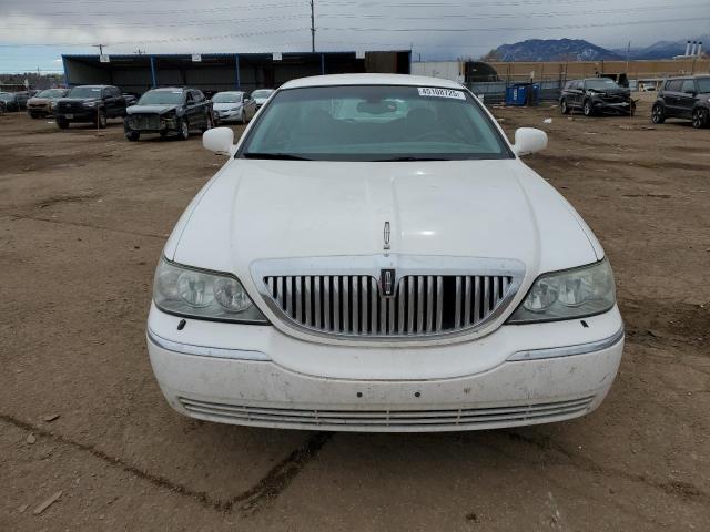1LNHM81W24Y613734 - 2004 LINCOLN TOWN CAR EXECUTIVE Weiß Foto 5
