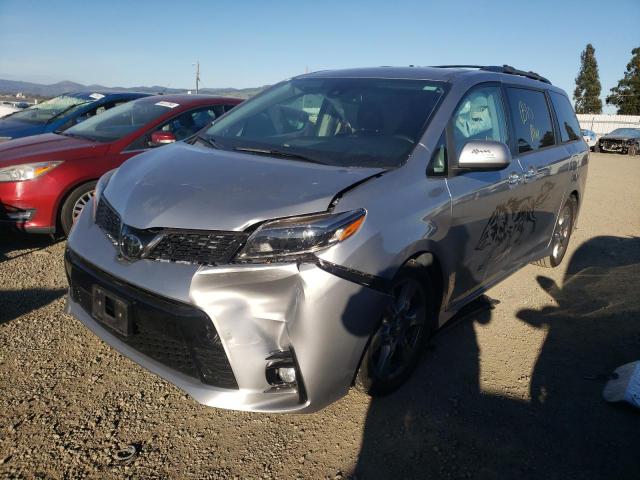 5TDXZ3DC4JS932467 - 2018 TOYOTA SIENNA SE SILVER photo 1