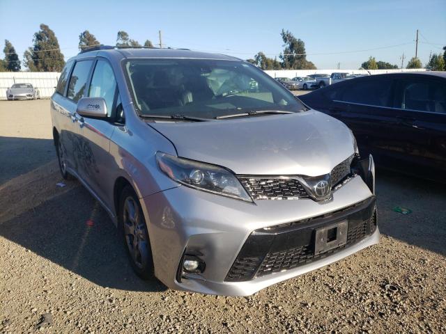 5TDXZ3DC4JS932467 - 2018 TOYOTA SIENNA SE SILVER photo 4