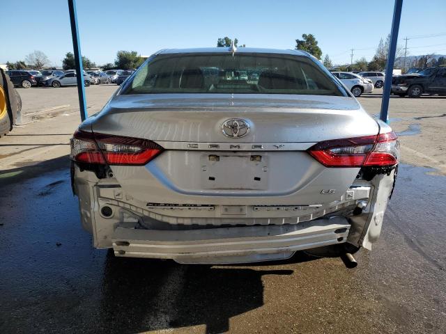 4T1C11AK2NU657927 - 2022 TOYOTA CAMRY LE SILVER photo 6