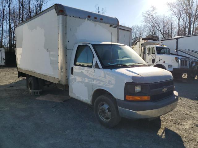 1GB3G4BG8D1105724 - 2013 CHEVROLET EXPRESS G3 WHITE photo 4