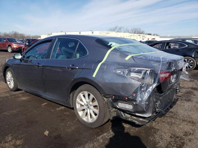 4T1B11HK0JU059685 - 2018 TOYOTA CAMRY L GRAY photo 2