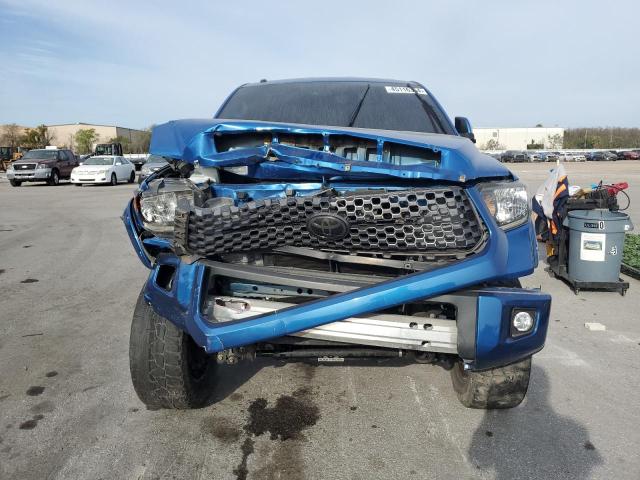 5TFUY5F1XJX718722 - 2018 TOYOTA TUNDRA DOUBLE CAB SR/SR5 BLUE photo 5