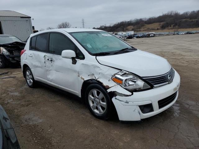 3N1BC13E69L414206 - 2009 NISSAN VERSA S WHITE photo 4