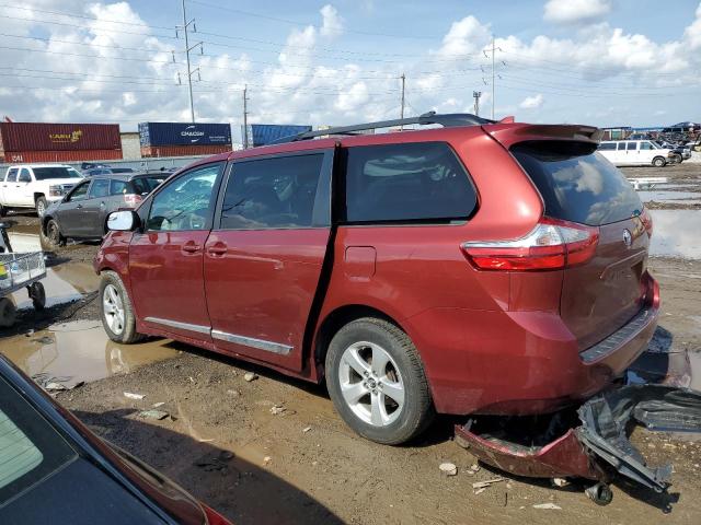 5TDKZ3DC0JS940320 - 2018 TOYOTA SIENNA LE RED photo 2