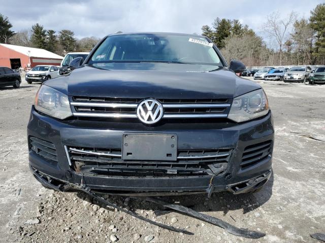 WVGFF9BP2CD003207 - 2012 VOLKSWAGEN TOUAREG V6 BLACK photo 5