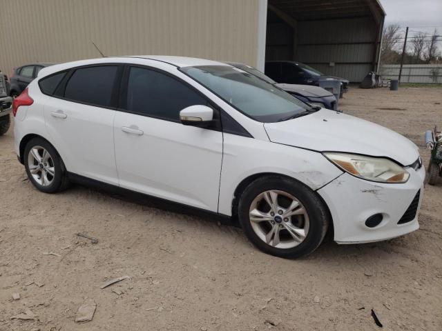 1FADP3K29EL119156 - 2014 FORD FOCUS SE WHITE photo 4