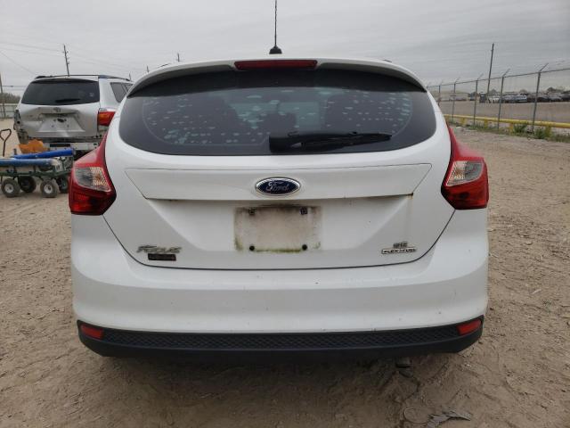 1FADP3K29EL119156 - 2014 FORD FOCUS SE WHITE photo 6