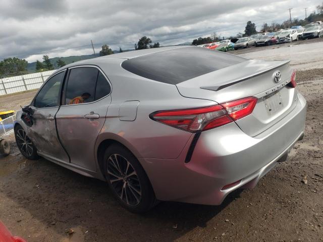 JTNB11HK4J3021124 - 2018 TOYOTA CAMRY L SILVER photo 2