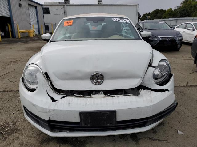 3VW517AT6GM806983 - 2016 VOLKSWAGEN BEETLE S/SE WHITE photo 5