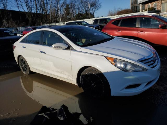 5NPEC4AB4DH656277 - 2013 HYUNDAI SONATA SE WHITE photo 4