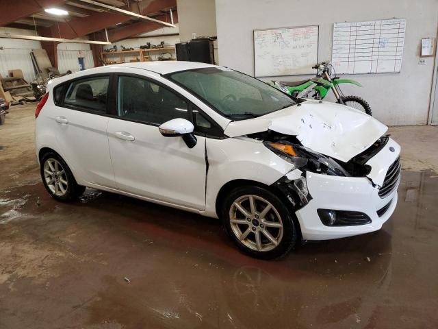 3FADP4EJXGM165847 - 2016 FORD FIESTA SE WHITE photo 4