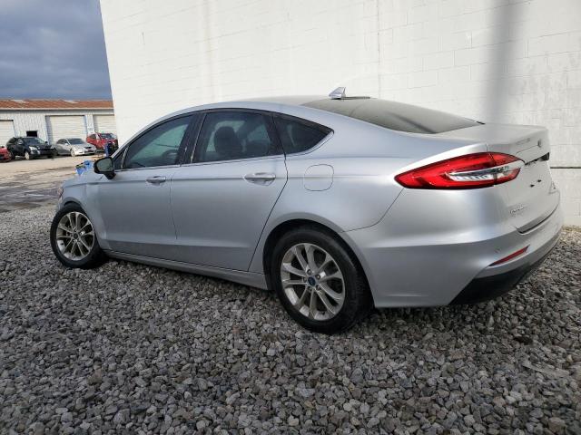 3FA6P0HDXKR198575 - 2019 FORD FUSION SE SILVER photo 2