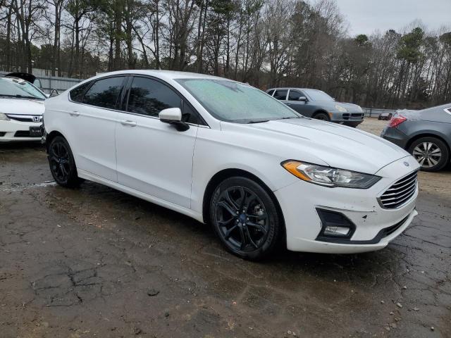 3FA6P0HD7KR246114 - 2019 FORD FUSION SE WHITE photo 4